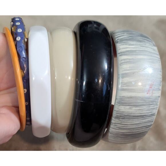 Chunky Lot 6 Vintage PLastic Bangles Variety Styles Colors Bracelets Thick Wide - Picture 1 of 3